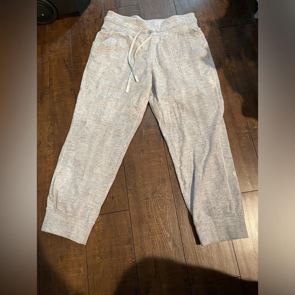 Lululemon crop jogger Sz 8